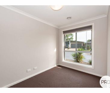 FAMILY HOME IN QUIET COURT! - Photo 3