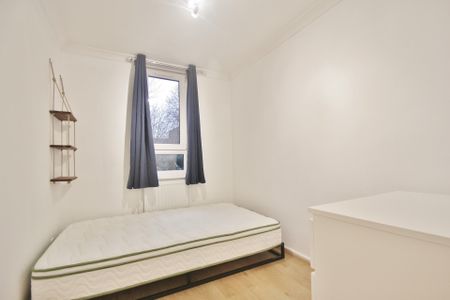 Colet Gardens, St Paul's Court, Hammersmith, London, W14 - Photo 2