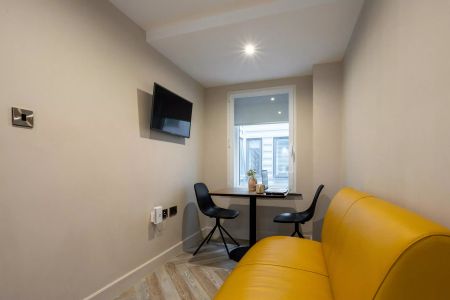 Gold 1 Bed Apartment - Photo 2