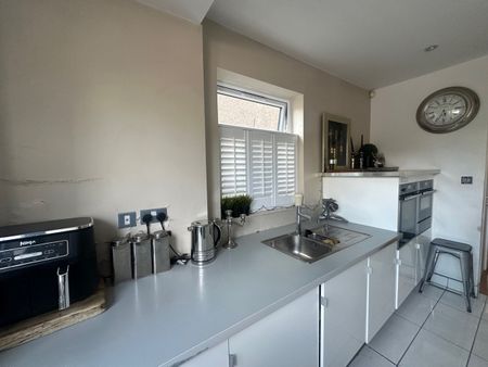 Room in a Shared House, Highwood Gardens, IG5 - Photo 4