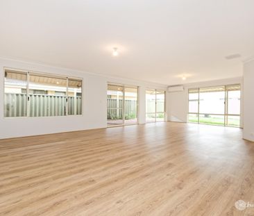 LOVELY FAMILY HOME, GREAT LOCATION! - Photo 1