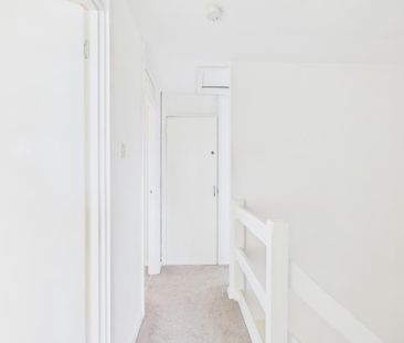 3 bedroom end of terrace house to rent - Photo 4
