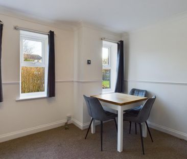 2 bedroom Flat To Let - Photo 3