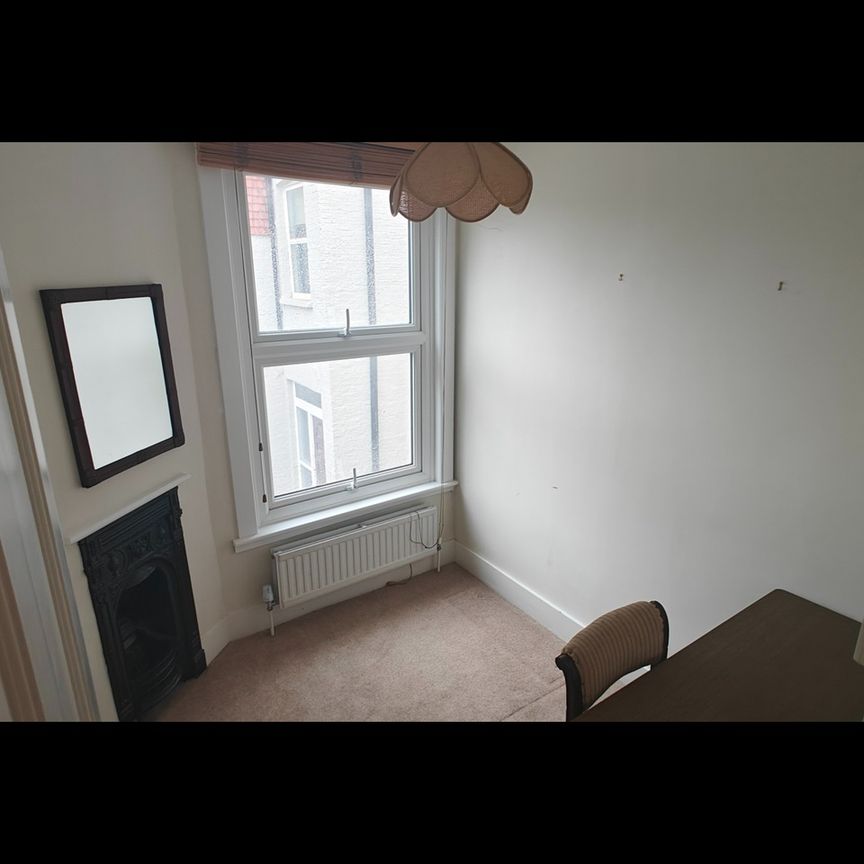 Room in a Shared House, Clarence Road, CR0 - Photo 1