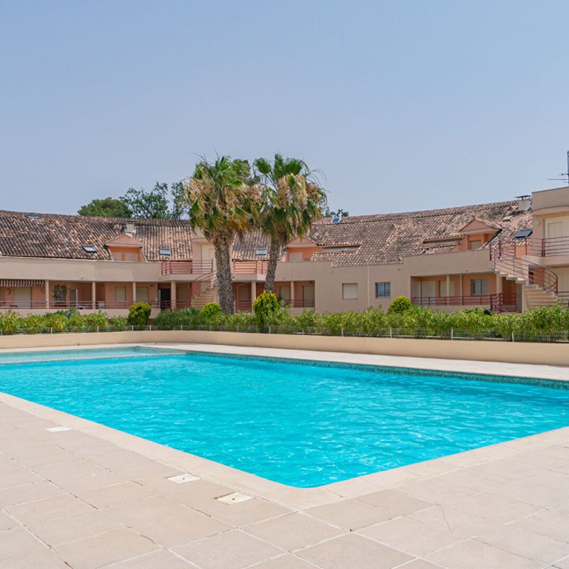 Appartement meublé 2 pièces, joliment décoré, terrasse sud sans vis-à-vis. - Photo 1