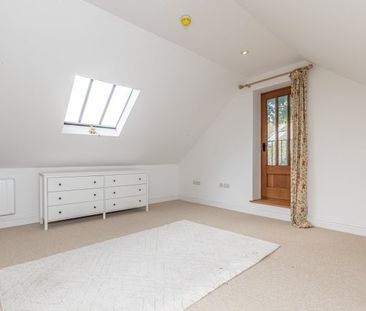 Asthall Leigh - Photo 1