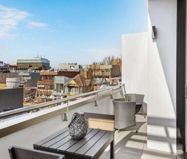 Ultra Convenient, Fully Furnished Executive Apartment - Photo 3