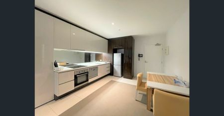 Modern & Fully Furnished One-Bedroom Living in Melbourne CBD - Photo 2