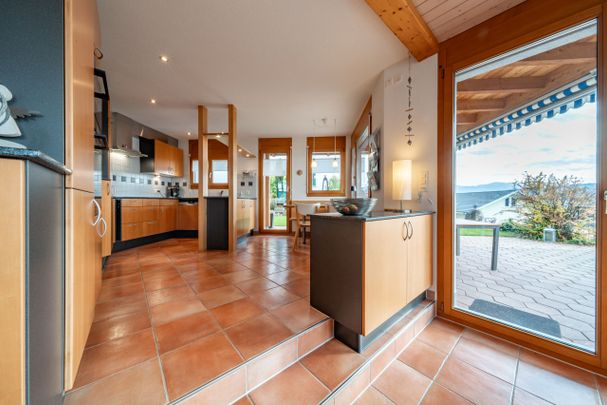 Charming single-family house with lake view - Photo 1