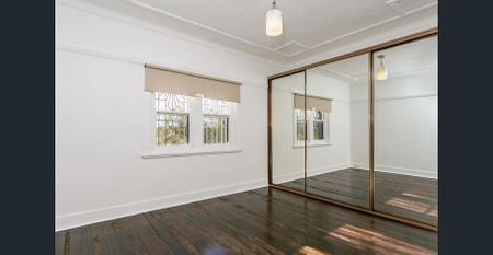 Charming Two-Bedroom Semi in Prime Location - Photo 2