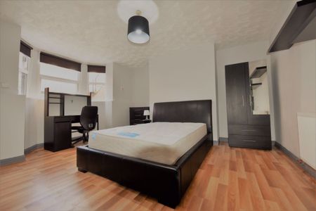 1 bedroom Flat in Brudenell Mount, Leeds - Photo 3