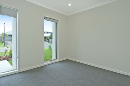 Stunning Family Home! - Photo 2