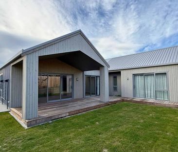 Long-Term Rental: Sure to impress - Photo 2