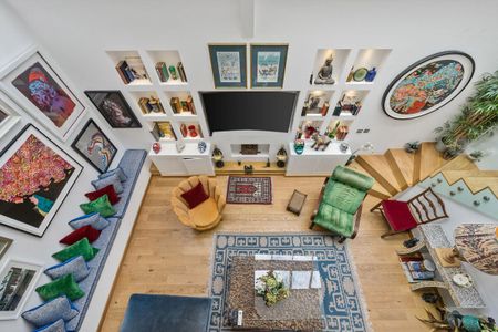 Striking double‑height living and a serene private courtyard for short let in the heart of Chelsea SW10. - Photo 2