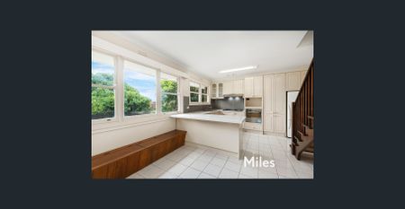 LARGE FAMILY HOME - Photo 4