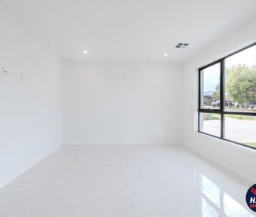 12 McPherson Street, GOOGONG NSW 2620 - Photo 6