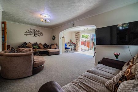 3 bedroom semi-detached house to rent - Photo 2