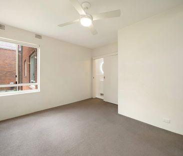 Freshly Renovated 1-Bedroom Gem in Neutral Bay! - Photo 2