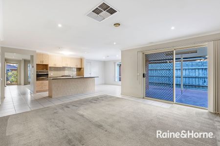 4 Bedroom house in Cranbourne East! - Photo 5