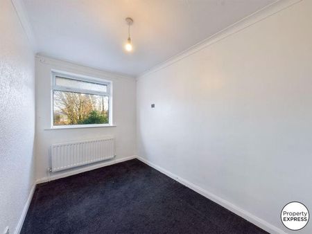 4 bedroom semi-detached house to rent - Photo 4