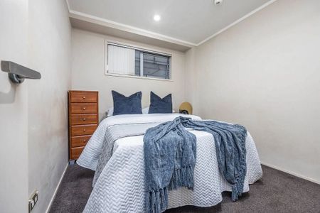 Chic 2BR Central Apt w/ Amenities - Photo 3