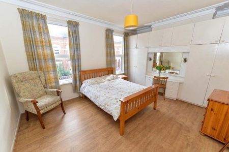 69 Haypark Avenue, Belfast, BT7 3FE - Photo 2