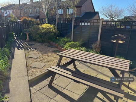 2 bedroom terraced house to rent - Photo 2