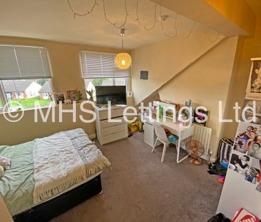 5 Bedroom Mid Terraced House for rent in Beechwood Crescent - Photo 2