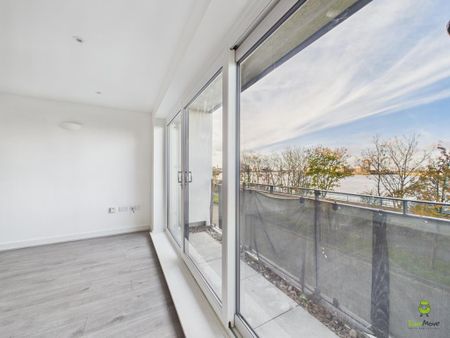 2 bedroom flat to rent - Photo 2