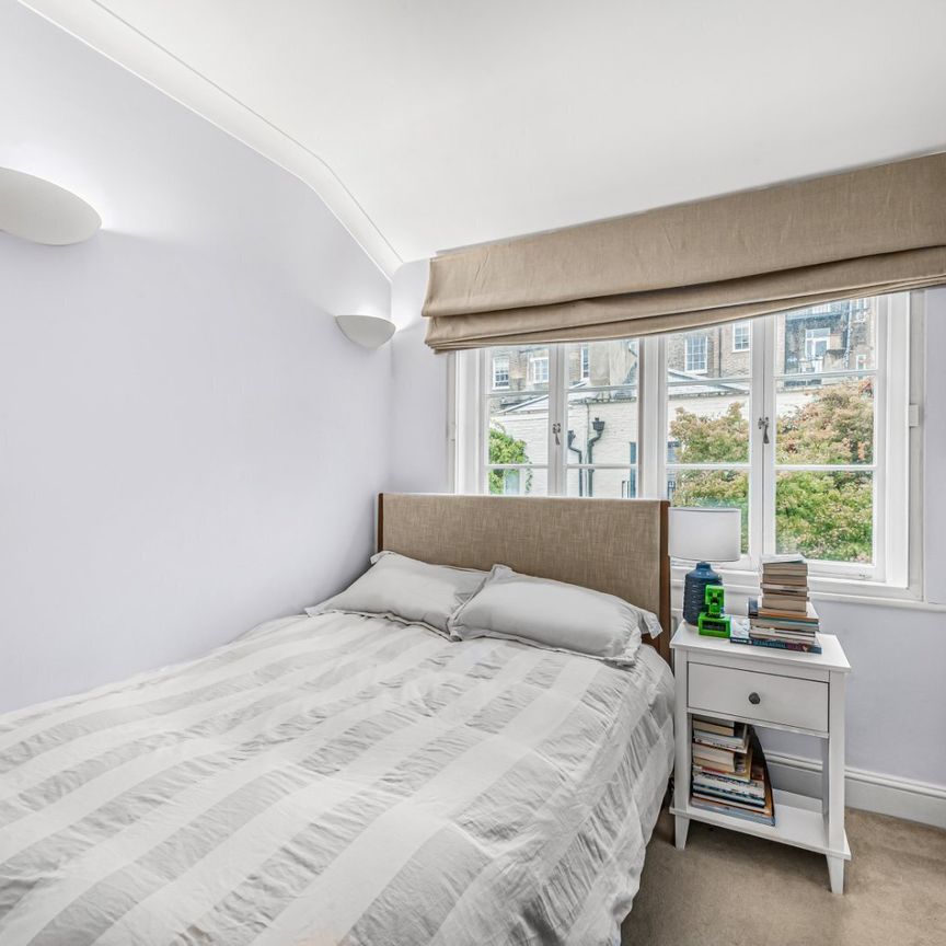 Bathurst Mews, Hyde Park, London, W2 - Photo 1