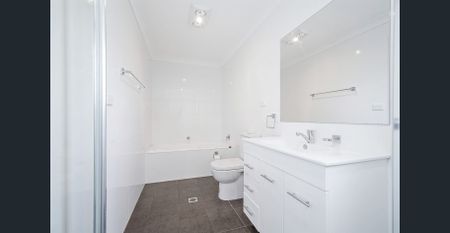 Modern townhouse in prime location - Photo 4