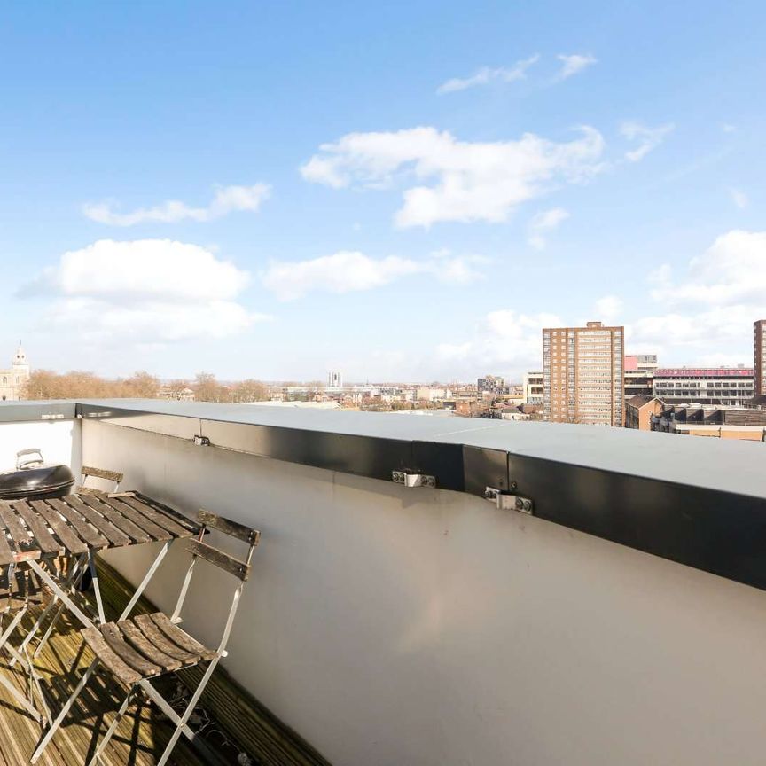 Beautiful penthouse flat in a great Hackney central location. - Photo 1