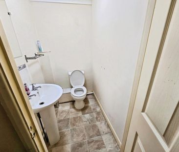 1 bedroom in a house share to rent - Photo 6