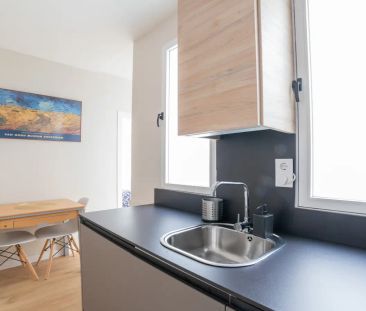 Bright and overlooking the city - Foto 1