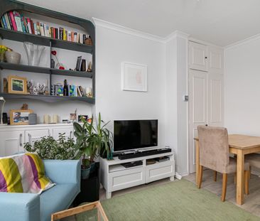 2 Bed Flat, Derrick Gardens, SE7 - Photo 1
