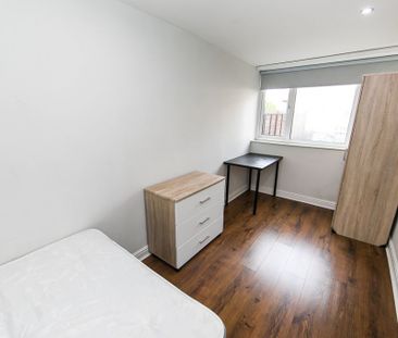 Ash Gardens, Headingley, Leeds - Photo 1