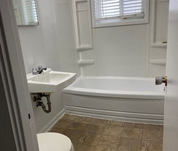 1 BDRM/1 BATH - 422 4TH AVE N - Available JUNE 1ST - Photo 4