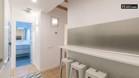 Single Bed in Rooms for rent in 5-bedroom Co-living apartment in El Barri Gotic - Photo 2