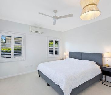 Renovated Cottage in sought after location - Photo 3