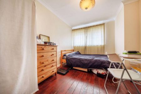 Guildford Park Avenue, Guildford , Surrey, GU2 - Photo 2