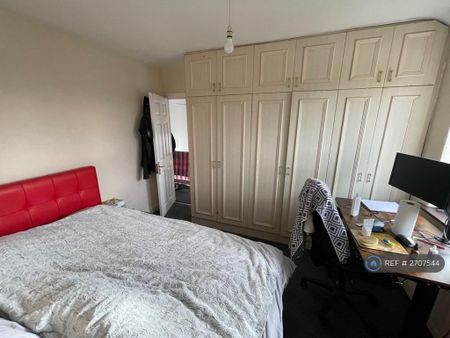 3 bedroom semi-detached house to rent - Photo 3