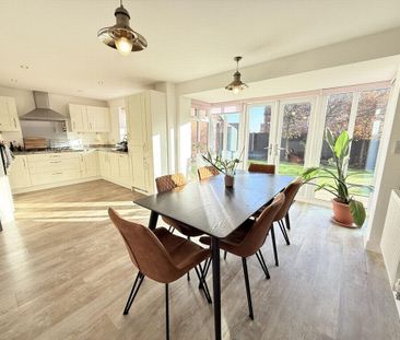 4 bedroom detached house to rent - Photo 2