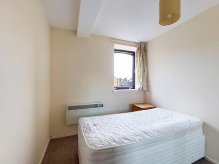 3 bedroom flat to rent - Photo 3