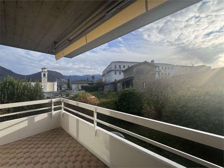 Elegant 5.5-room apartment in Porza - completely renovated with panoramic views and an attractive tax zone - Photo 3