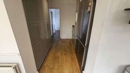 4 bedroom semi-detached house to rent - Photo 5