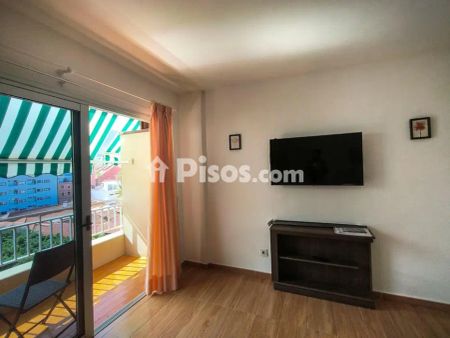 Estudio en alquiler en Calle de la Marina - Photo 2