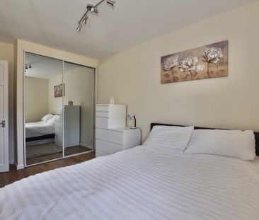 Dowdeswell Close - Photo 3