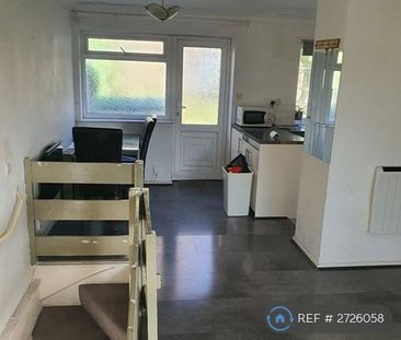 2 bedroom maisonette to rent - Photo 3
