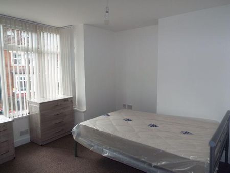 5 bedroom terraced house to rent - Photo 4