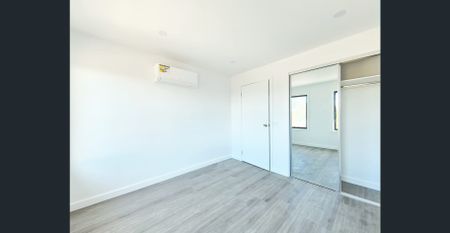 Pretty New Townhouse, Embark on Your Journey to Luxury Living in Craigieburn! - Photo 3